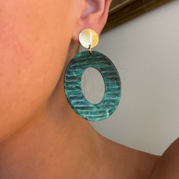 Large green earnings with gold - Picture 2 of 3